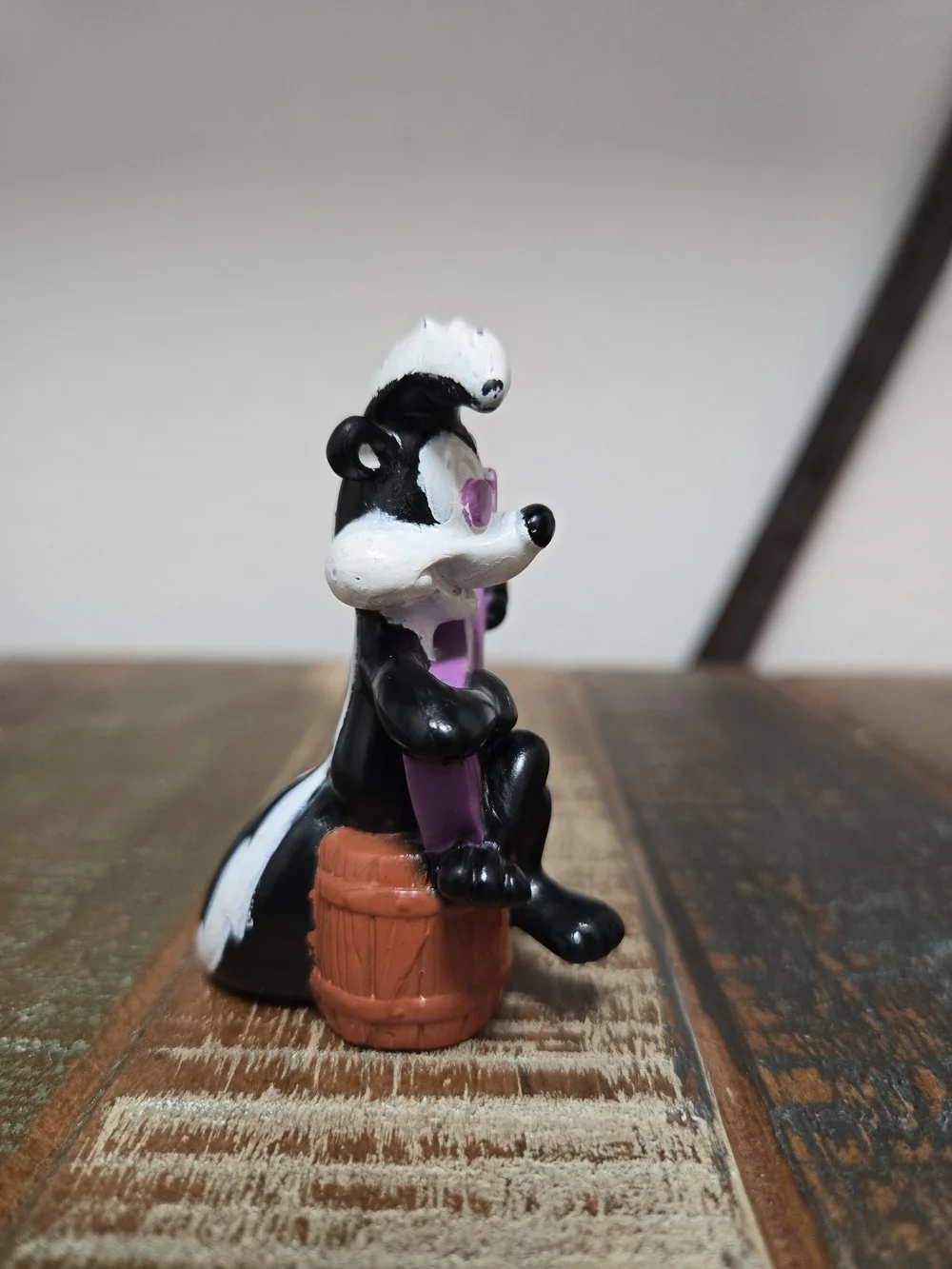 PEPE LE PEW 1994 LG PVC WITH PURPLE GUITAR WARNER BROS LOONEY TUNES